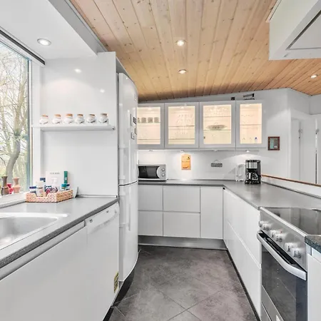 2 Bedroom Beautiful In V Esbjerg