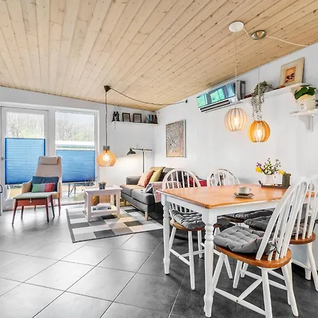 2 Bedroom Beautiful In V