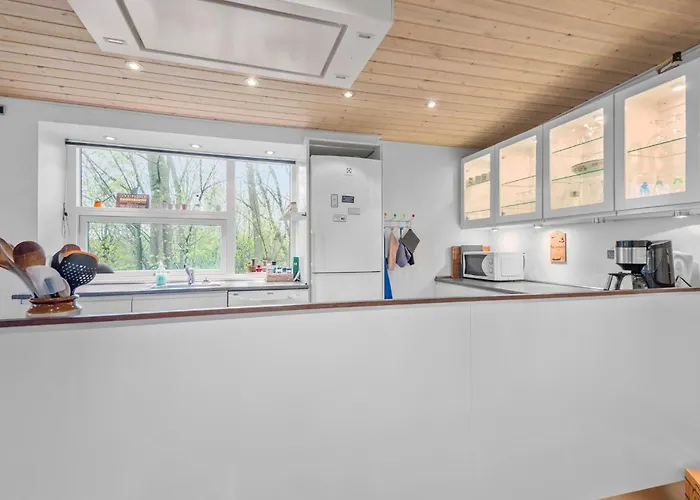2 Bedroom Beautiful In V *