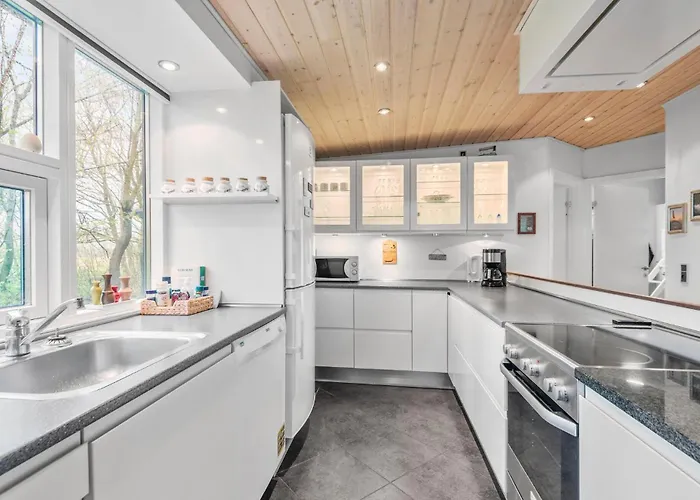 2 Bedroom Beautiful In V Esbjerg