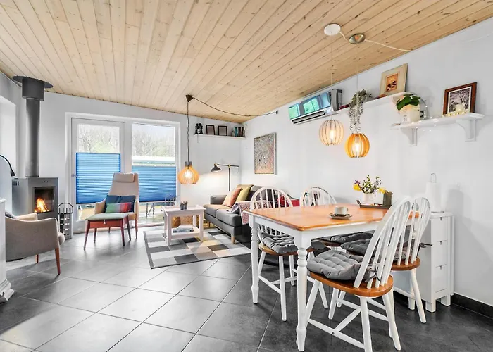 2 Bedroom Beautiful In V